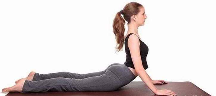 Pose de Bhujangasana para o exercicio dos músculos abdominais